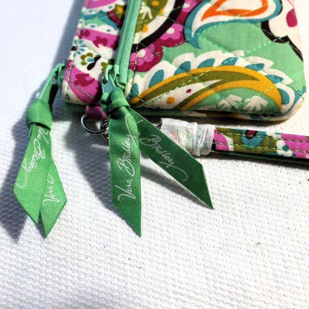 Vera Bradley Green Paisley Ziparound Wallet Wristlet Tutti Frutti NWOT - Picture 3 of 9